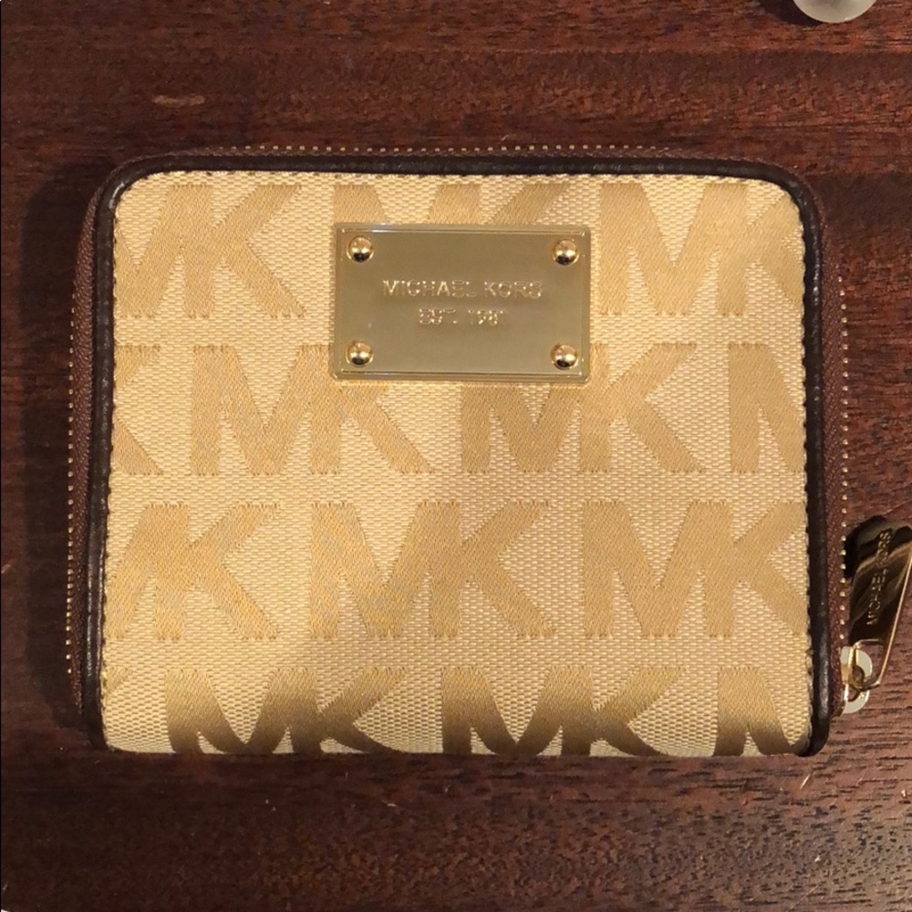 Michael Kors Zip Around Wallet - Picture 1 of 4